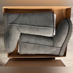 New UGG BOOTS Classic TALL WOMEN size 7